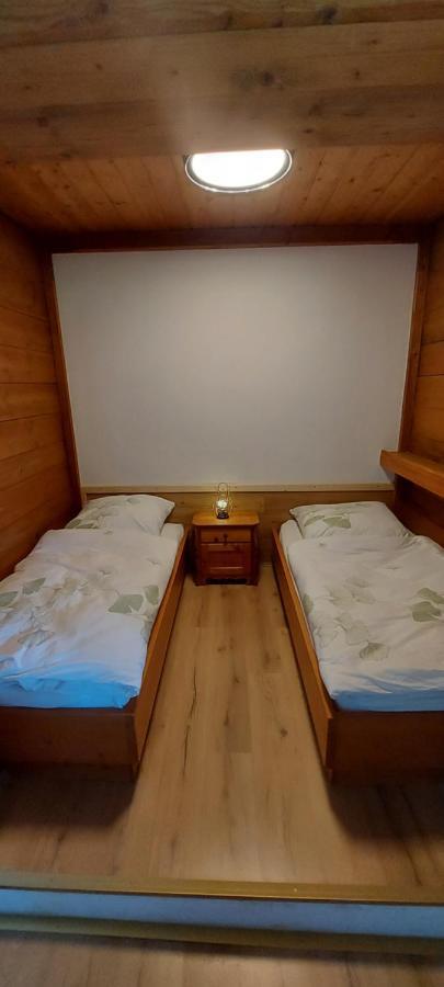 Ruhig Gelegene Ferienwohnung Im Gruenen Mit Terrasse Und Kleinem Garten Rotthalmuenster Esterno foto